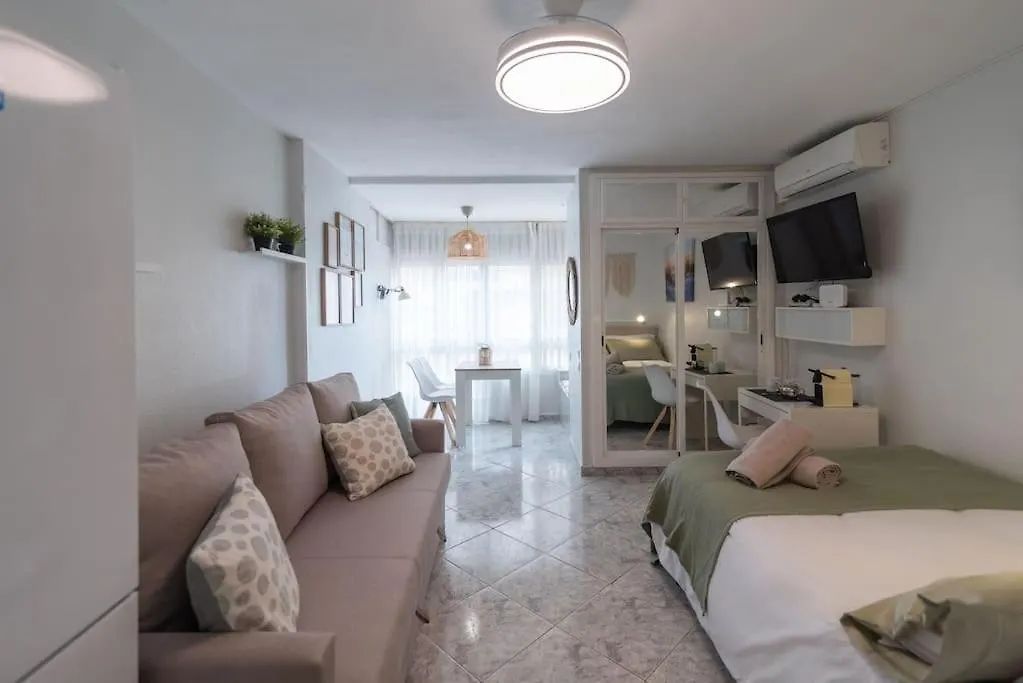 Estudio Reformado Con Vistas Al Mar Y Piscina, Ideal Para Parejas En Benalmádena 0*,