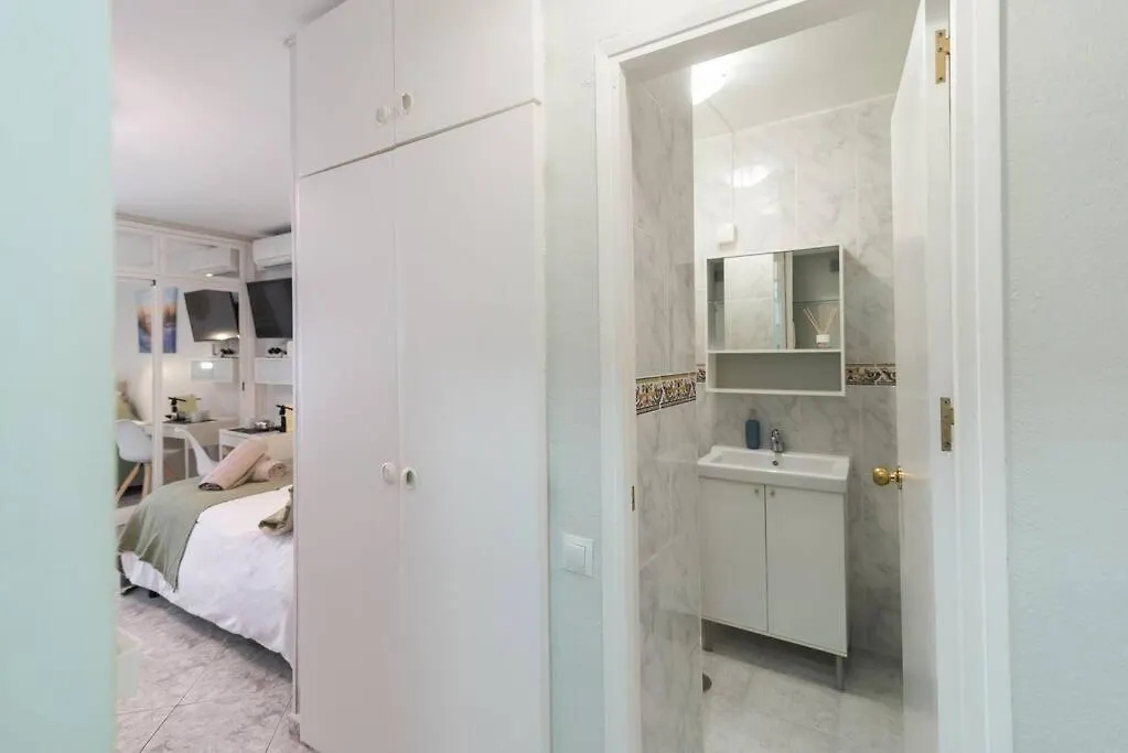 Appartement Estudio Reformado Con Vistas Al Mar Y Piscina, Ideal Para Parejas En Benalmádena Spanje